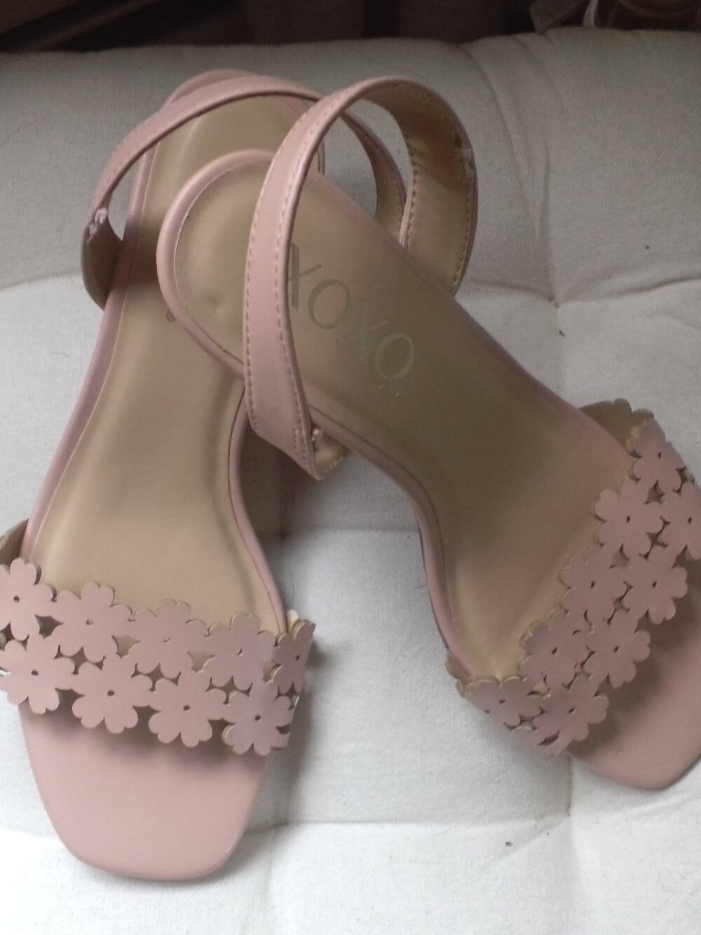 NEW XOXO PINK SANDELS SIZE 7